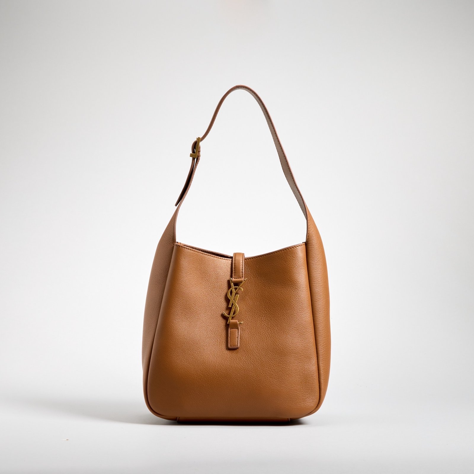 LE 5 A 7 Supple Small hobo