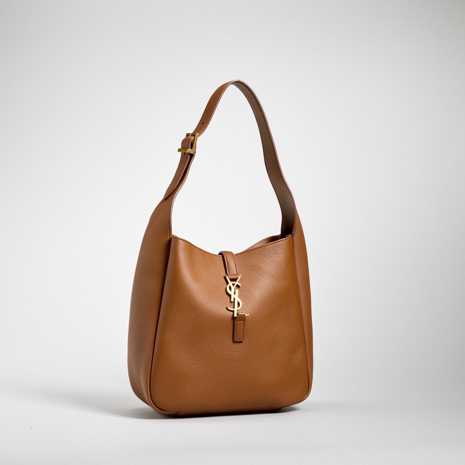 LE 5 A 7 Supple Small hobo