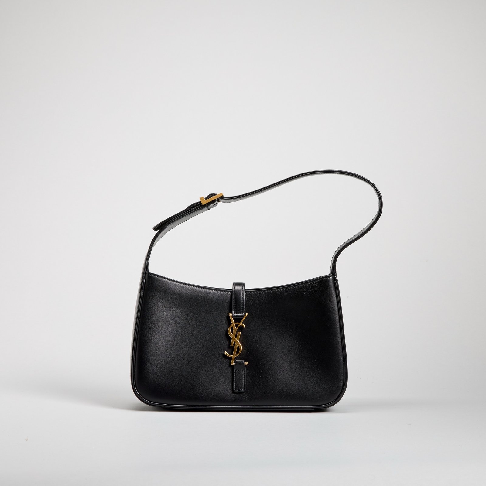 LE 5 A 7 in Smooth Leather