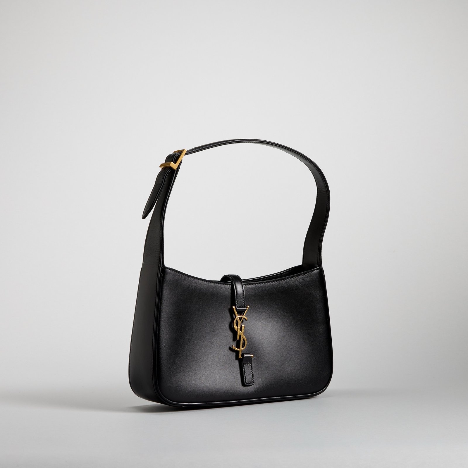 LE 5 A 7 in Smooth Leather